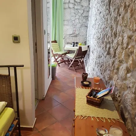 Mirela * Gradac (Split-Dalmatia)