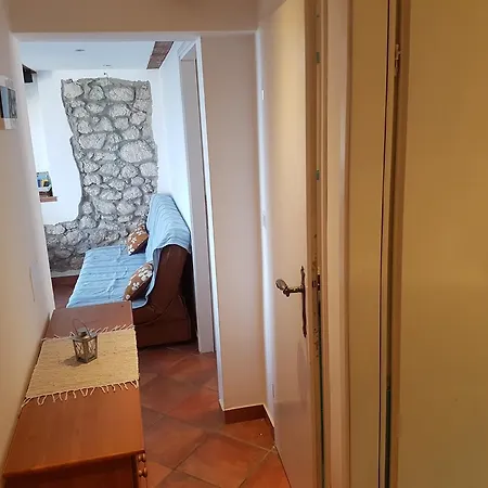 Mirela * Gradac (Split-Dalmatia)