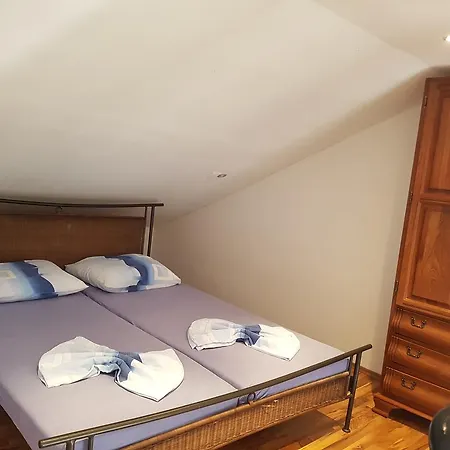 Mirela * Gradac (Split-Dalmatia)