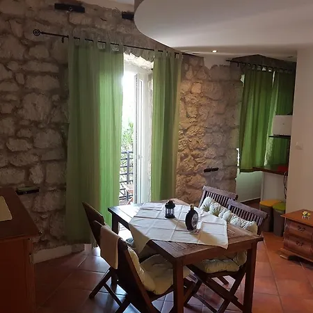 Apartment Mirela Gradac (Split-Dalmatia)