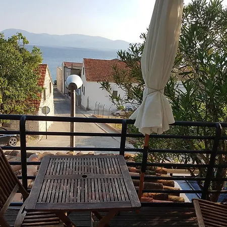 Mirela * Gradac (Split-Dalmatia)