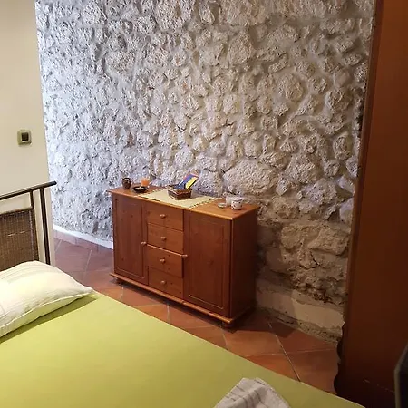 Mirela * Gradac (Split-Dalmatia)