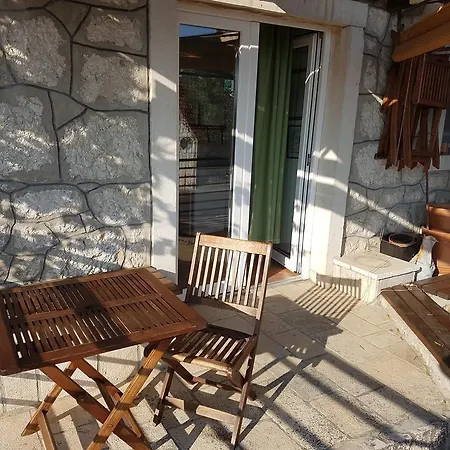 Apartment Mirela Gradac (Split-Dalmatia)