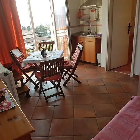 Mirela * Gradac (Split-Dalmatia)