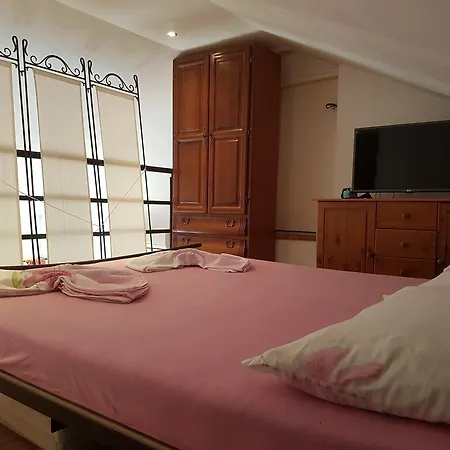 Mirela * Gradac (Split-Dalmatia)