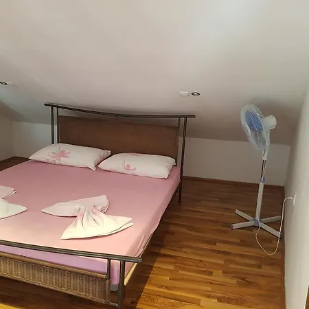 Apartment Mirela *