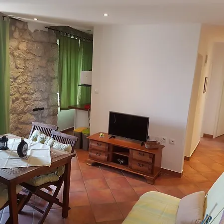 Mirela Appartement *