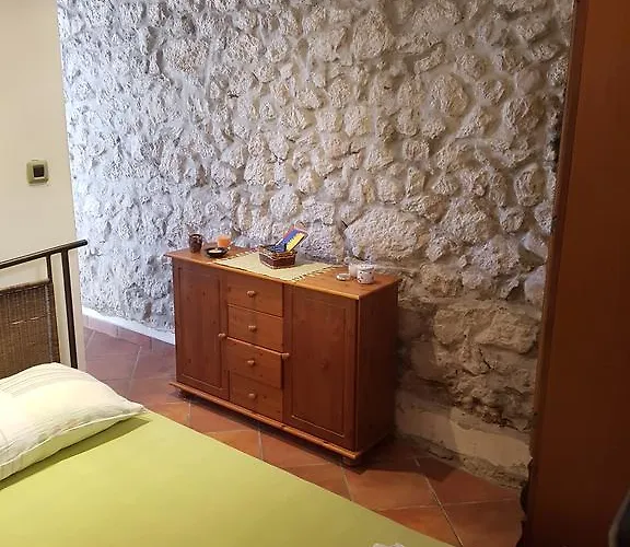 Mirela * Gradac (Split-Dalmatia)
